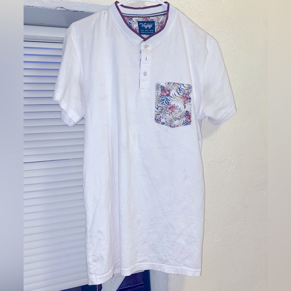 White t shirt with roses